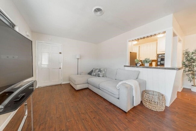 Building Photo - 4723 Merwin St