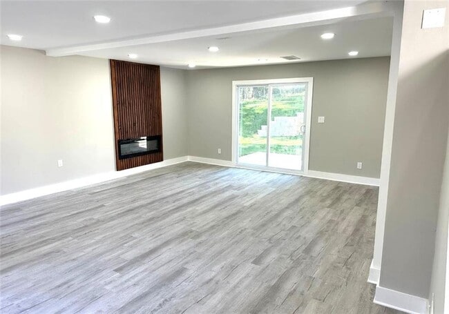 Building Photo - 2834 Clearbrook Dr