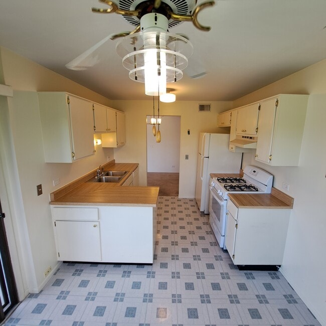 Kitchen from eating area - 226 Arrowwood Ct