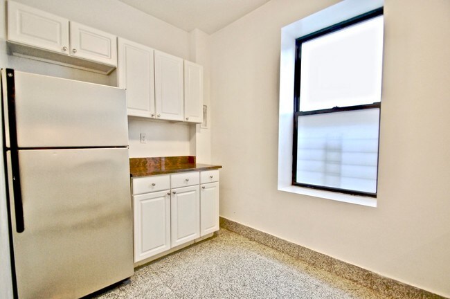 Building Photo - 612 W 144th St