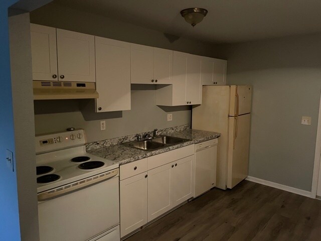 Foto del edificio - 9562 Lynn Ln