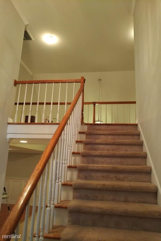 Building Photo - 5 br, 2.5 bath House - 1420 Julian Drive