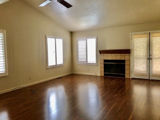 Building Photo - Lakewood Hills Duet