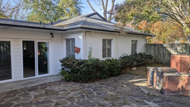 Foto del edificio - 1816 W Main St