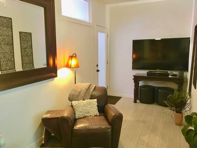 Foto del edificio - 521 NE 70th St