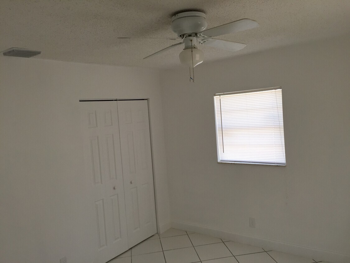 Building Photo - 5931 S 38th Ct