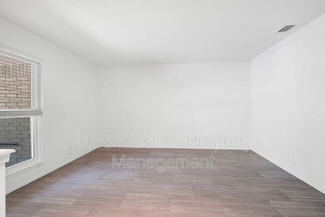 Building Photo - 8600 Clarewood Cir