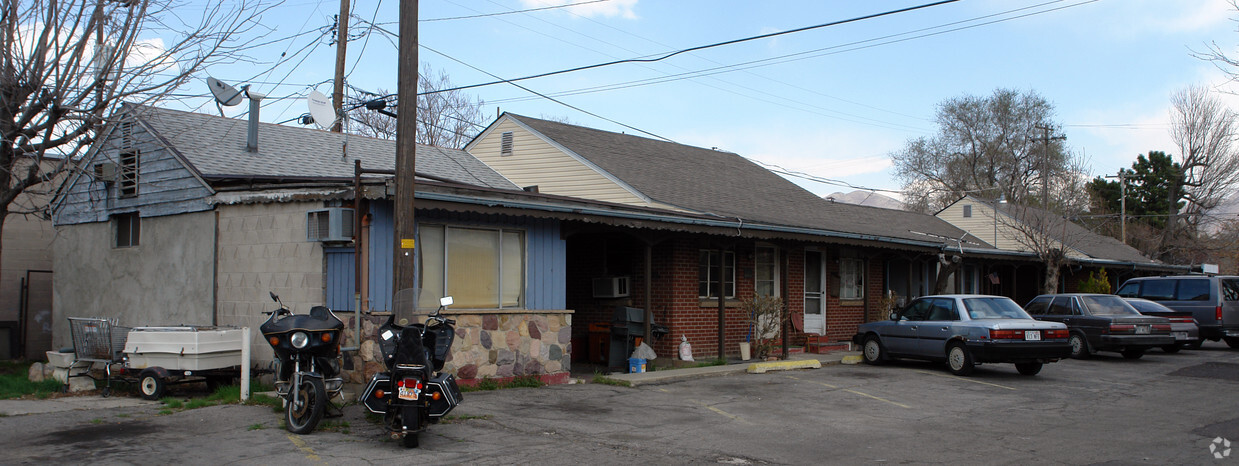Building Photo - 1735 S Main St