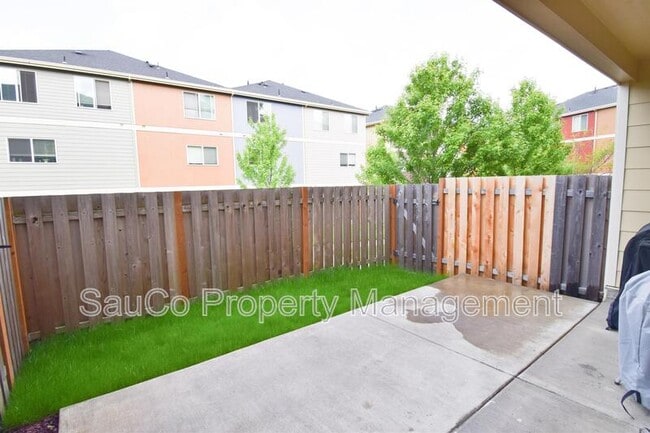 Building Photo - 445 NE Tork Pl