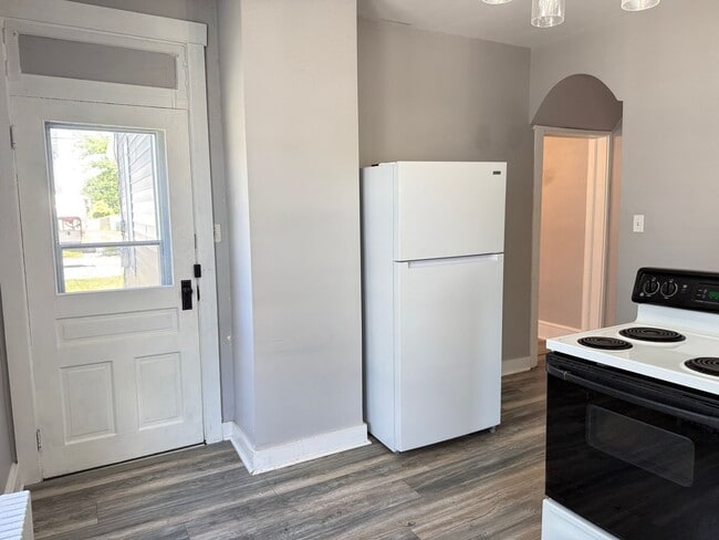 Foto del edificio - Modern 2 bedroom End-of-Row Townhome in Rothsville - w/ Garage & In Unit Laundry!