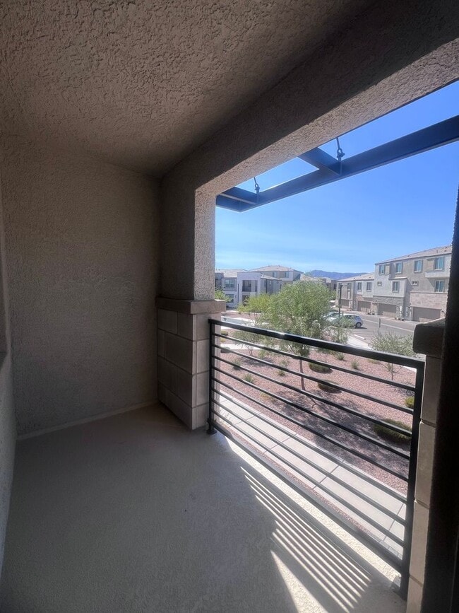 Building Photo - BRAND NEW TOWNHOUSE