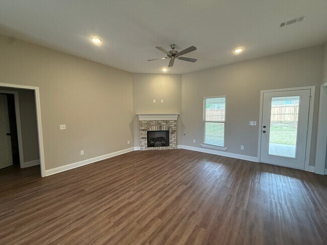 Building Photo - 110 Madisonville Dr