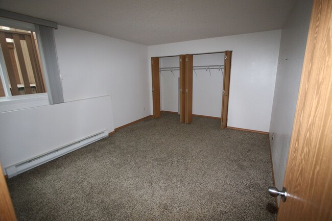 Building Photo - 2 Bed, 1 Bath Condo in West Anchorage!