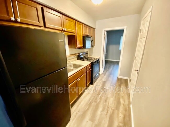 Building Photo - 1323 E Olive St