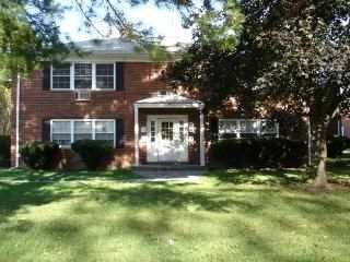 Primary Photo - 5 Wildwood Dr