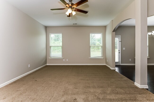 Building Photo - 259 Magnaview Dr