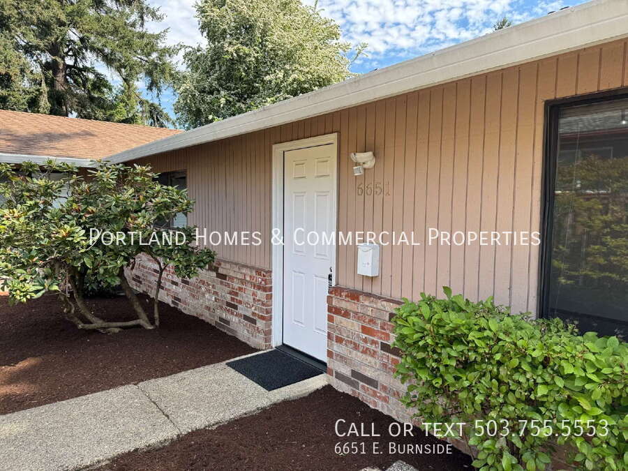 Foto principal - 6651 E. Burnside-