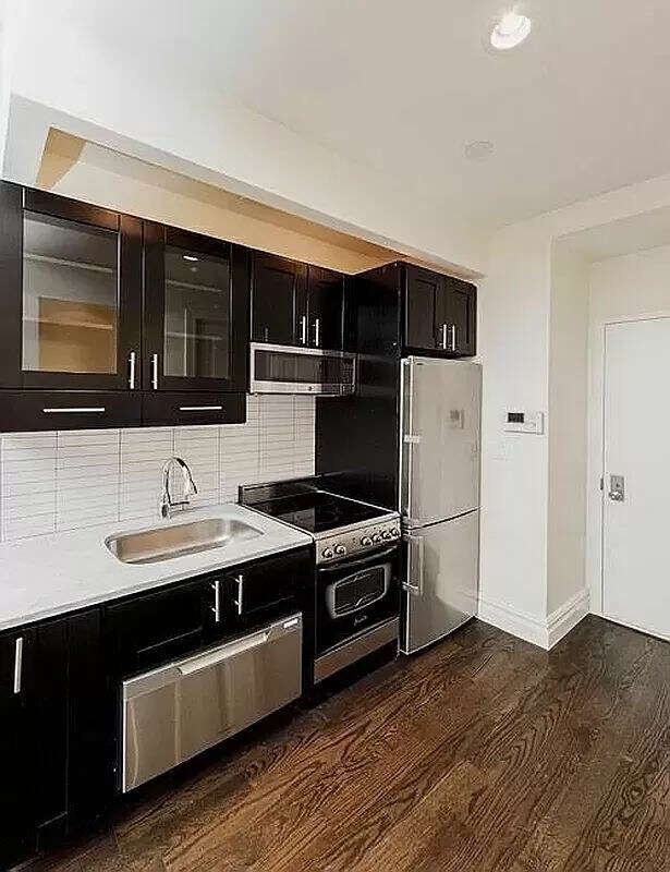 Building Photo - 222 East 12th Street