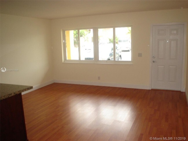 Building Photo - 840 Pine Dr
