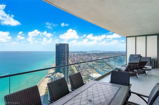 Foto del edificio - 18975 Collins Ave