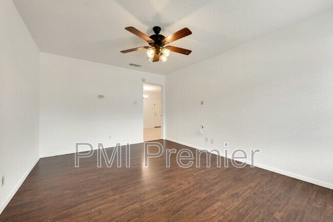 Foto del edificio - 1644 Americana Blvd