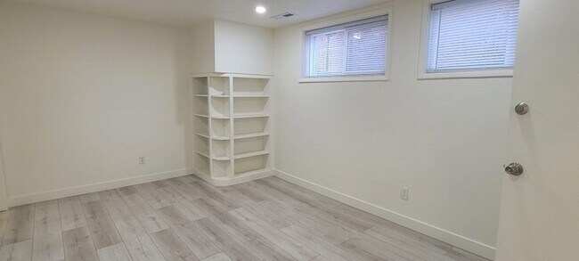 Foto del edificio - 905 Charlton Cir