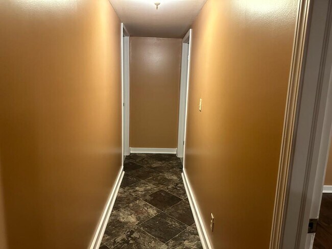 Building Photo - 660 Bailey Dr
