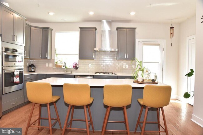 Foto del edificio - 214 Red Leaf Ln