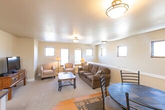 Building Photo - 627 N Bridge Dr