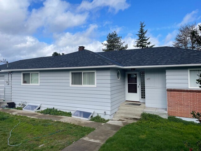 Building Photo - Move in ready 3 bed with Columbia River views!