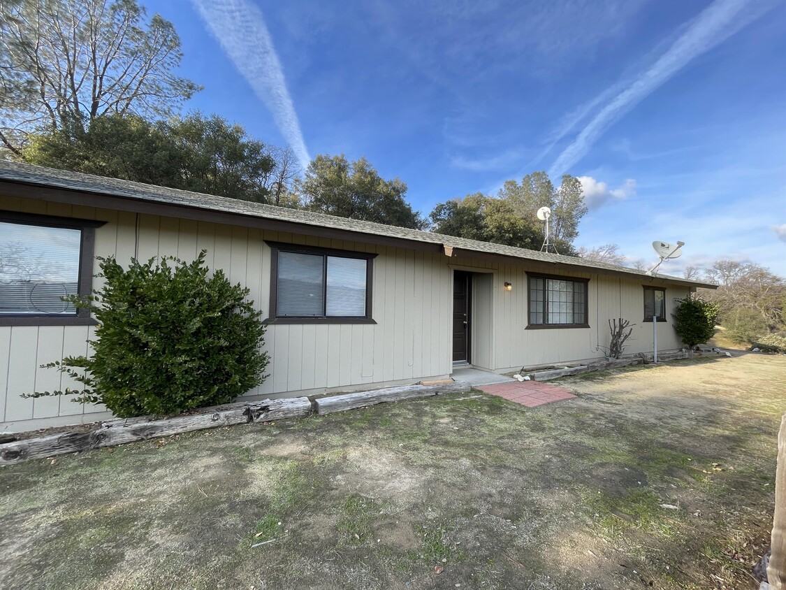 Primary Photo - 44768 Spring Hill Rd