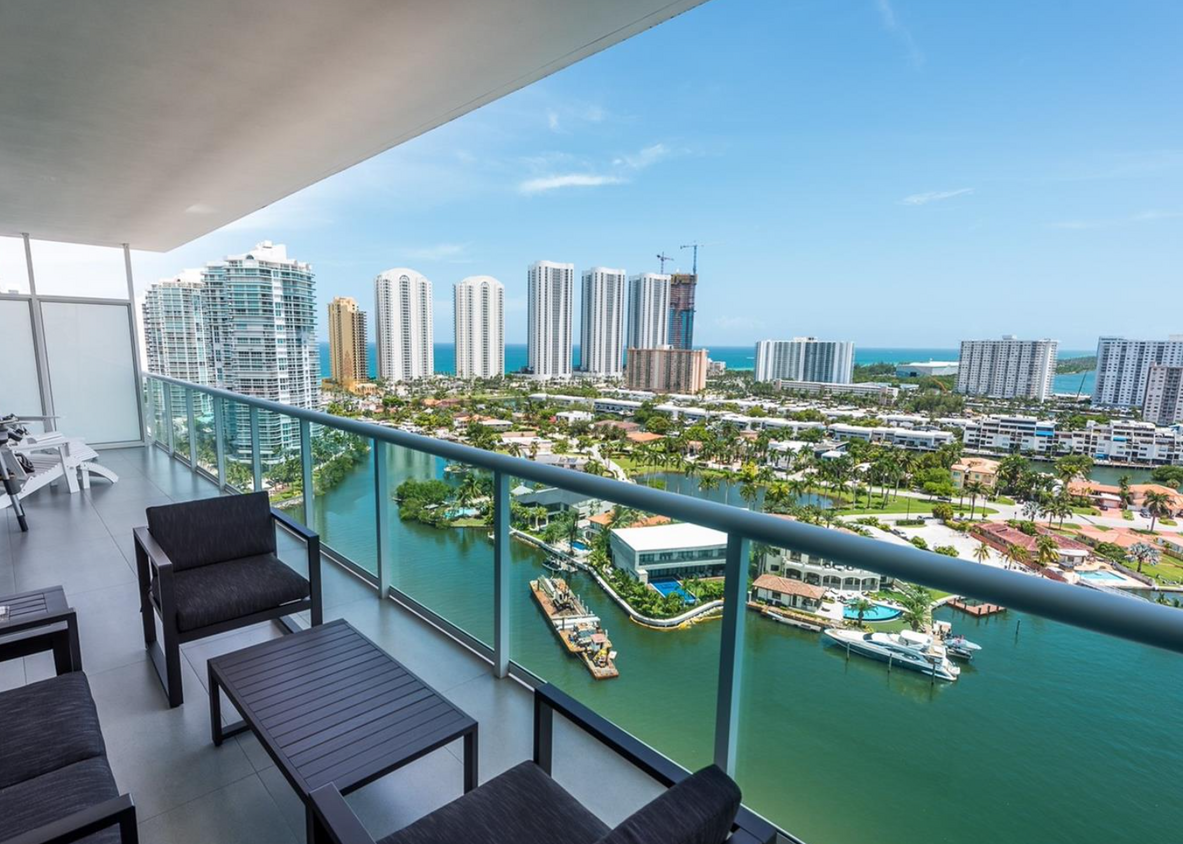 Foto principal - 400 Sunny Isles Blvd