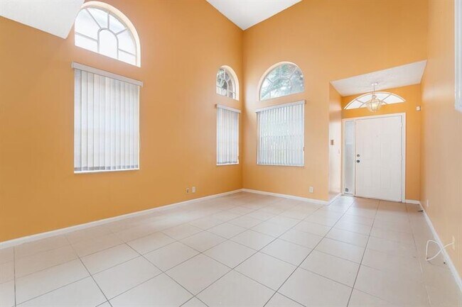 Building Photo - 4708 NW 115th Terrace