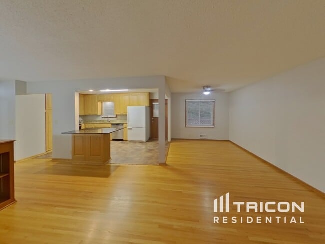 Building Photo - 2660 Roth Pl