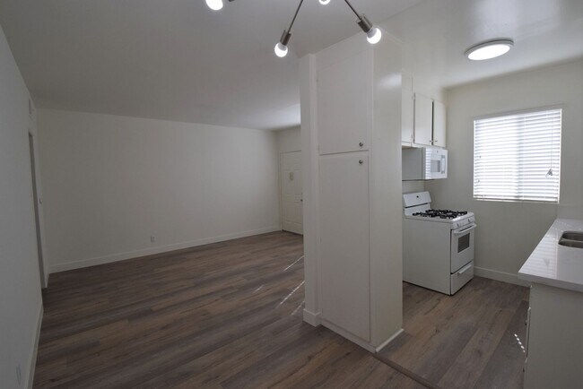 Foto del edificio - 4565 Hazeltine Ave