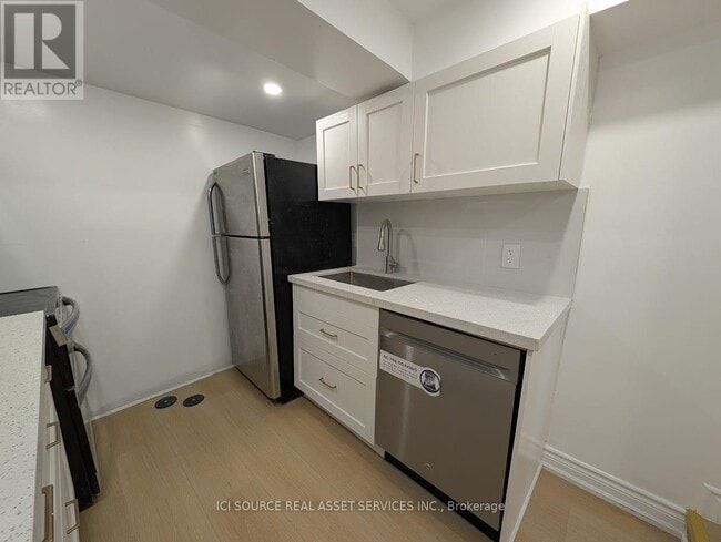 Building Photo - 31 Pietro Dr