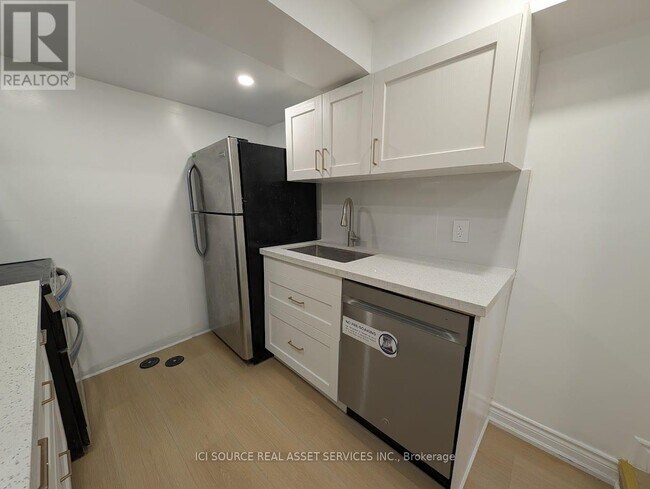 Photo du bâtiment - 31 Pietro Dr