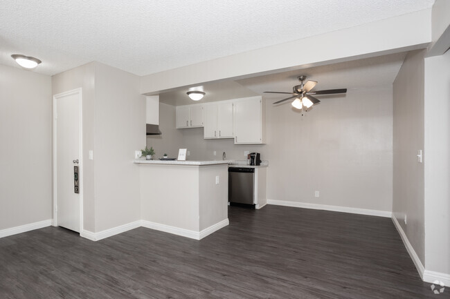 1BR, 1BA - 760SF - Dining Room - ELEVATE APARTMENT HOMES