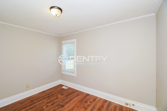 Foto del edificio - 2104 E Greenbriar Rd