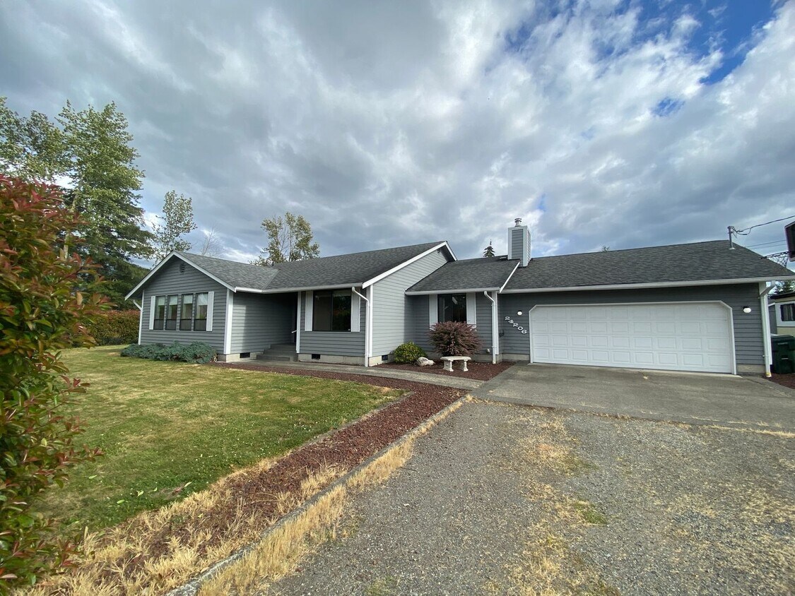 Primary Photo - Spacious Buckley Home by Maris Farms