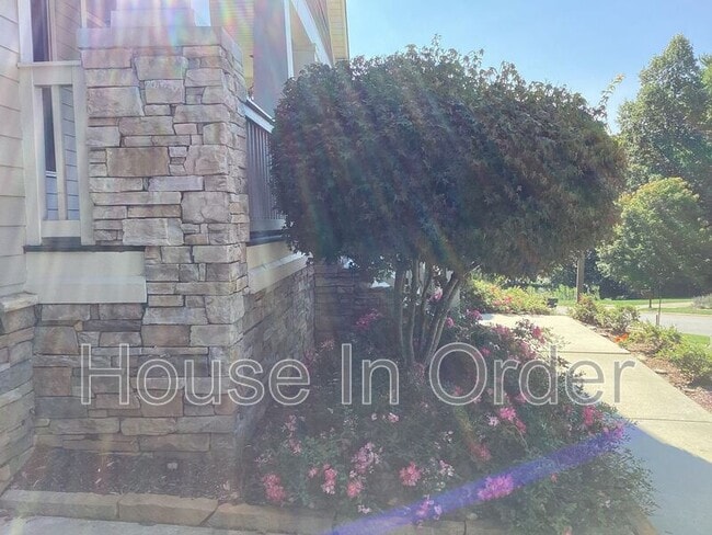 Building Photo - 49 White Ash Dr