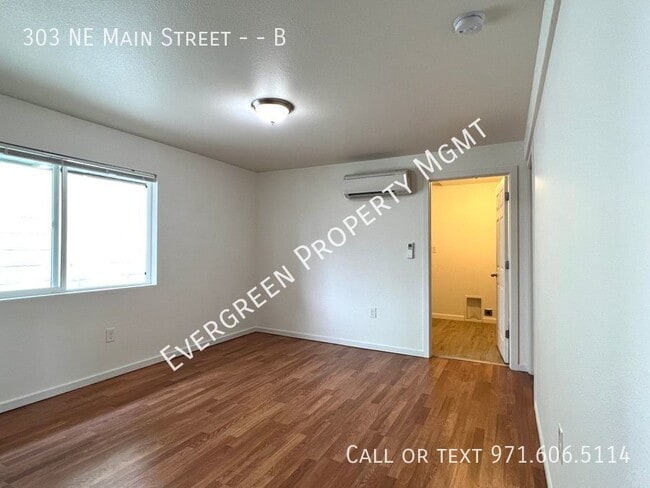 Building Photo - 1BD PLUS LARGE BONUS Room/$1395/mo/Laundry...