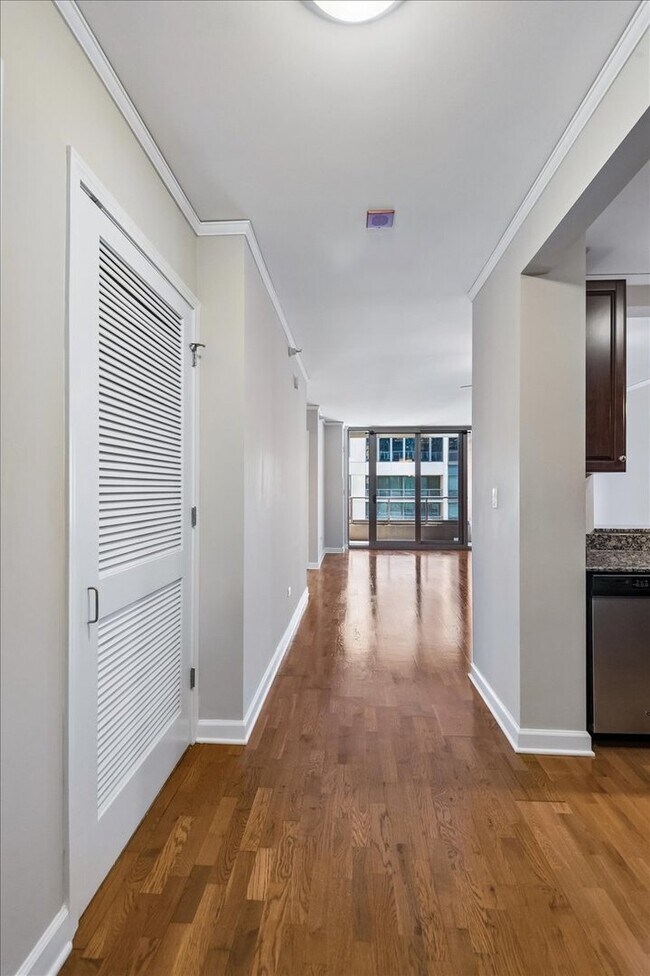 Foto del edificio - 420 E Waterside Dr