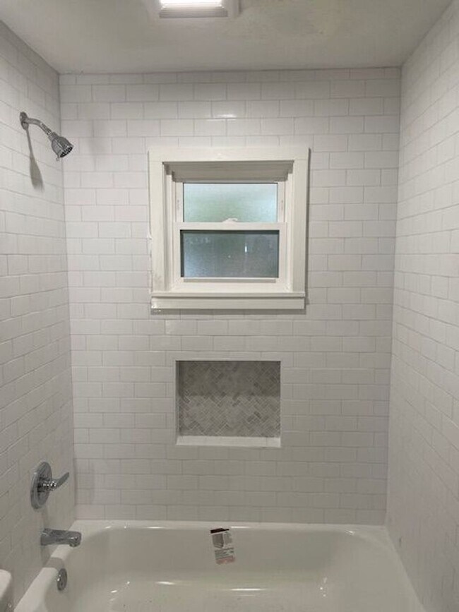 Foto del edificio - Available Soon!