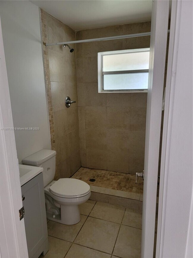 Foto del edificio - 28 SW 8th St