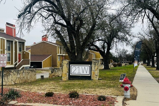 Foto del edificio - 21W at Wichita State