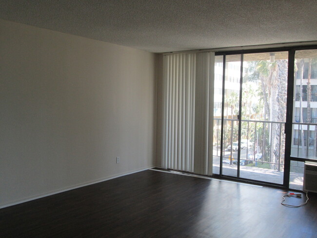 Foto del edificio - Top floor 2 bedroom 2 bath condo for rent ...