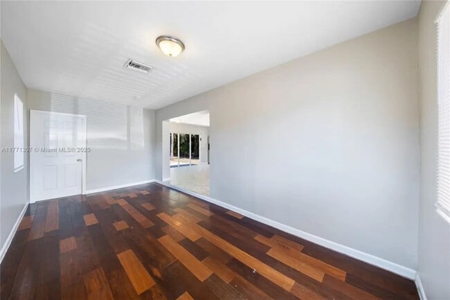 Building Photo - Adams Street