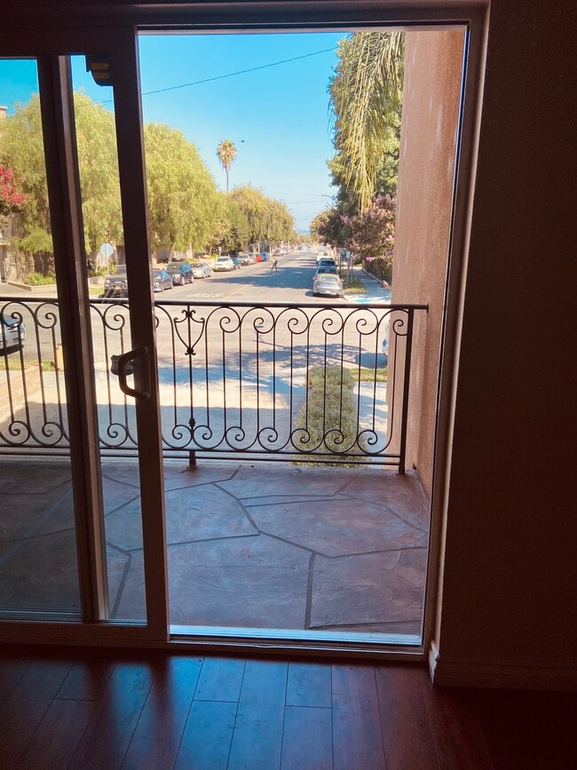 Building Photo - 303 W Verdugo Ave