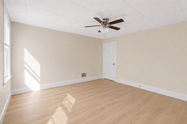 Foto del edificio - 833 Stanton Ave